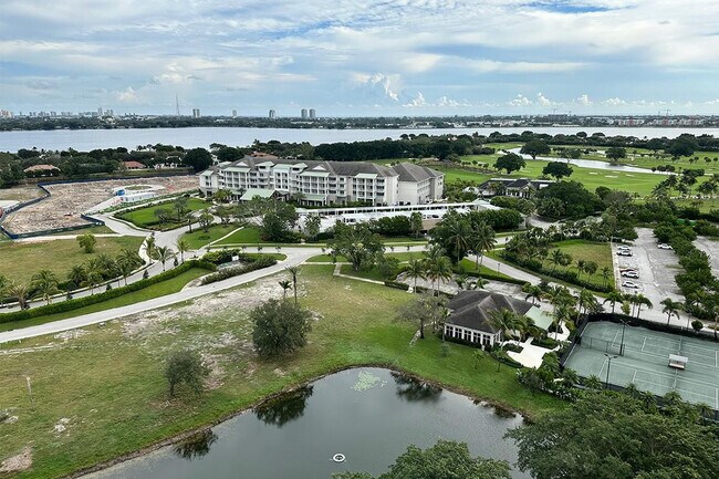 Building Photo - 2480 Presidential Way