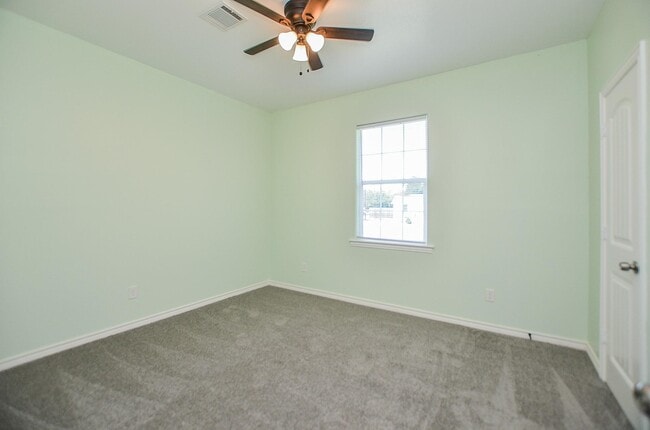 Building Photo - 239 Broadhurst Dr