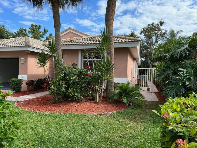 Building Photo - 13255 Royale Sabal Ct