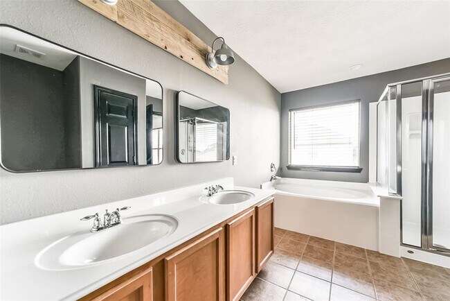 Building Photo - 12411 Lark Fair Ln