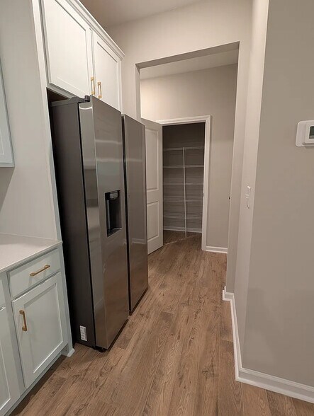 Building Photo - Room in Townhome on Reeves St