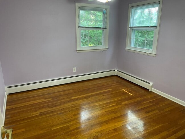 Building Photo - Single Family Home For Rent in North Kingstown!