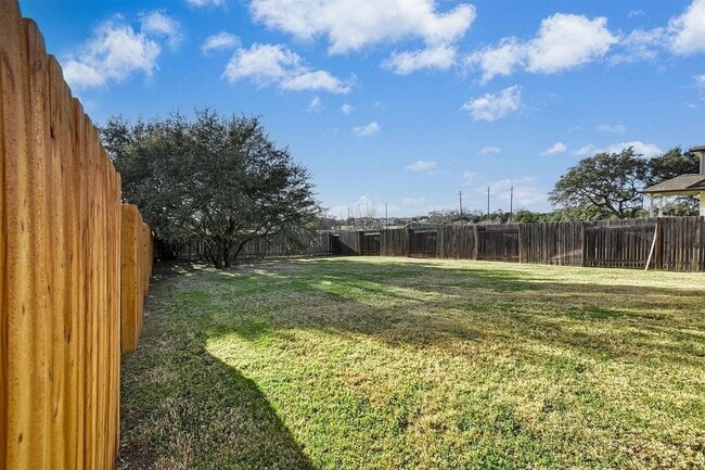Building Photo - 14924 Iveans Way
