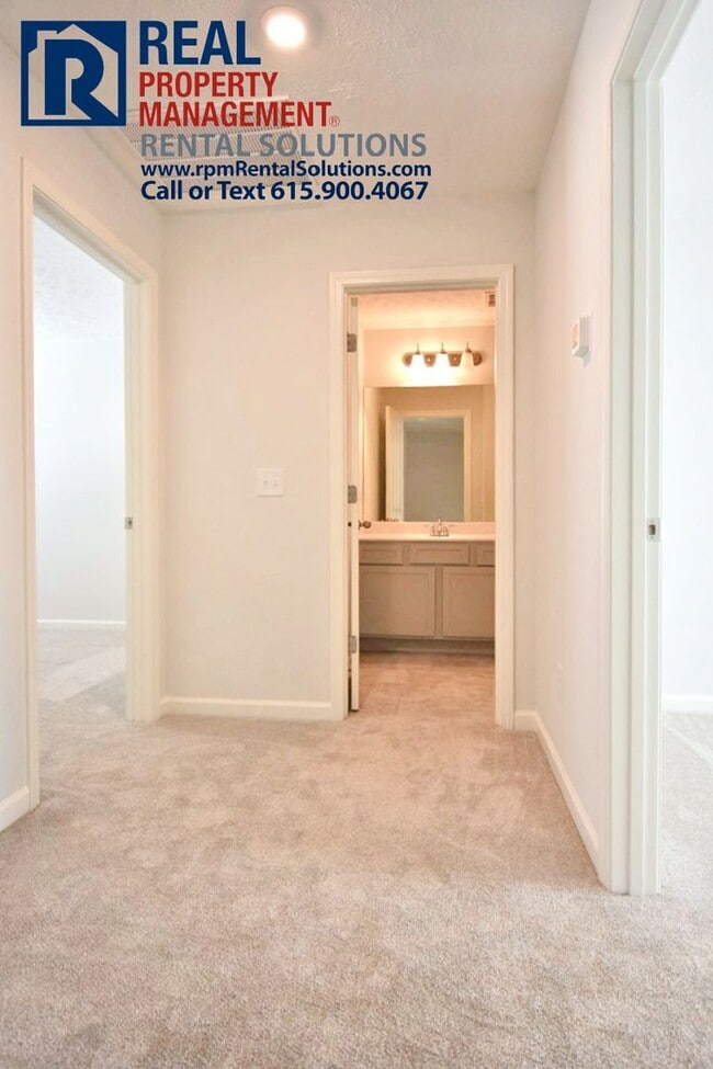 Building Photo - Amazing 3BR/2.5BA Mboro townhome 1mi from I-24! Triple Blackman Schools!