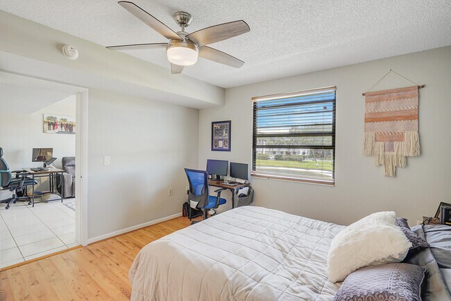Building Photo - 6037 Balboa Cir