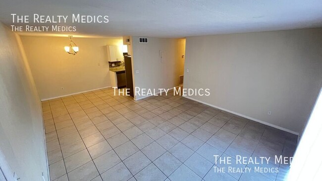 Building Photo - 2130 Forest Knoll Dr NE