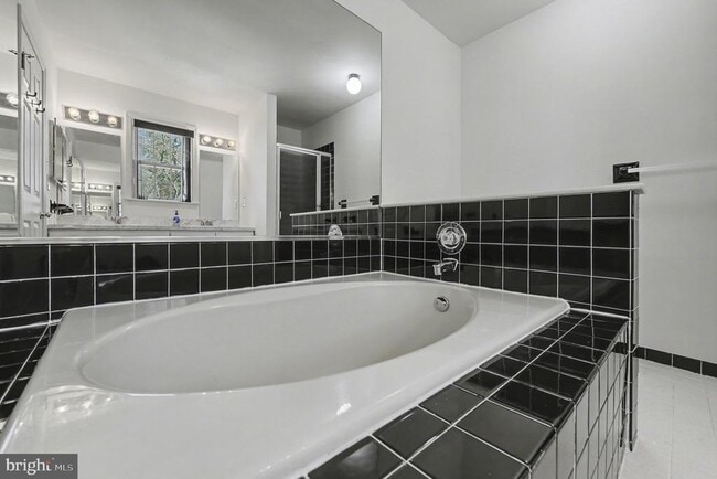 Building Photo - 1522 Isaacs Ct