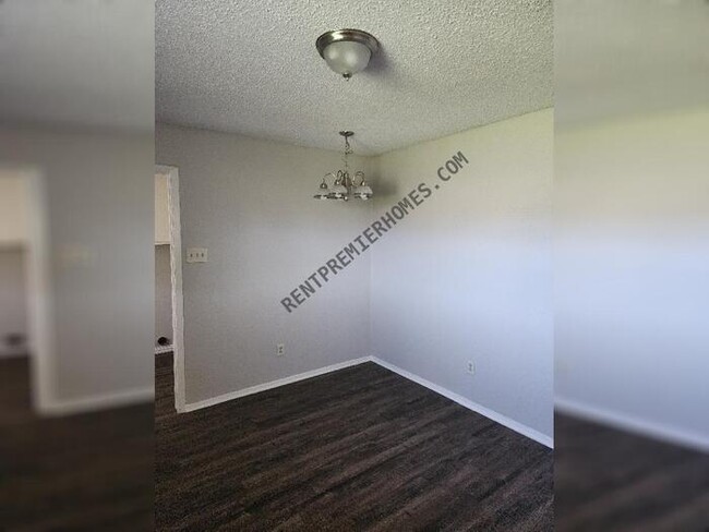 Building Photo - 613 Windsor Dr