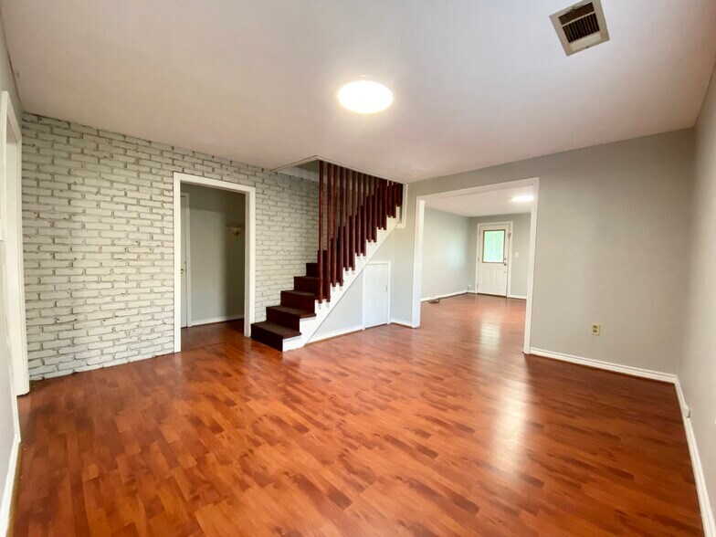 Building Photo - 2503 Ave G