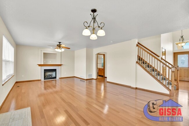 Building Photo - Beautiful home with 4 BR, 3.5 BA, 2 CAR wi...