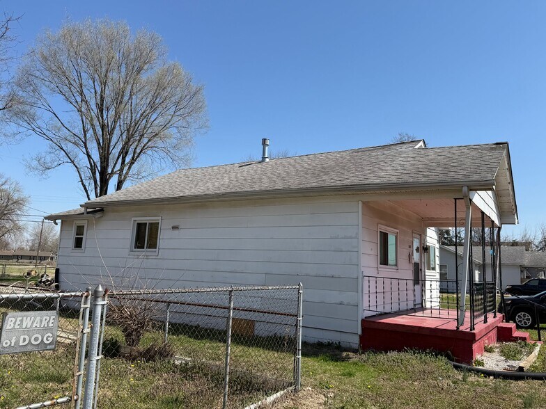 Building Photo - 2017 McCasland Ave
