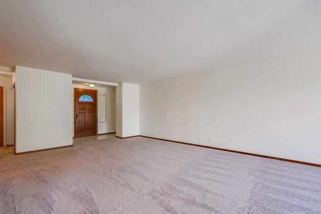 Building Photo - Prime Carlsbad Location - Available July 2025