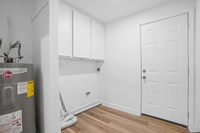 Building Photo - 18049 Martin Dr
