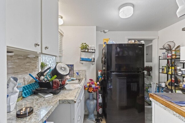 Building Photo - 916 NE 11th St