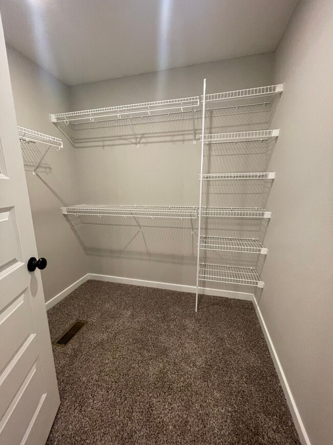 Building Photo - 671 N Jozlynn Ave