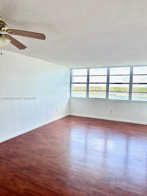 Building Photo - 1301 NE Miami Gardens Dr