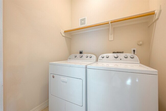 Building Photo - 10355 Panther Point Dr