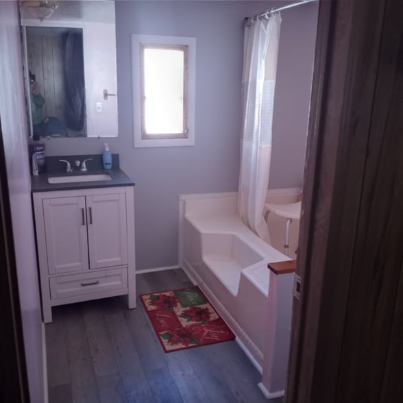 Building Photo - 400 E 800 N