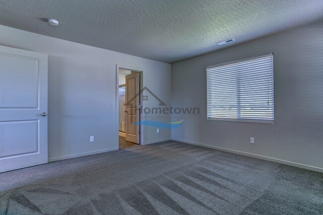 Building Photo - Beautiful 3 bed 2.5 bath Home in Post Falls