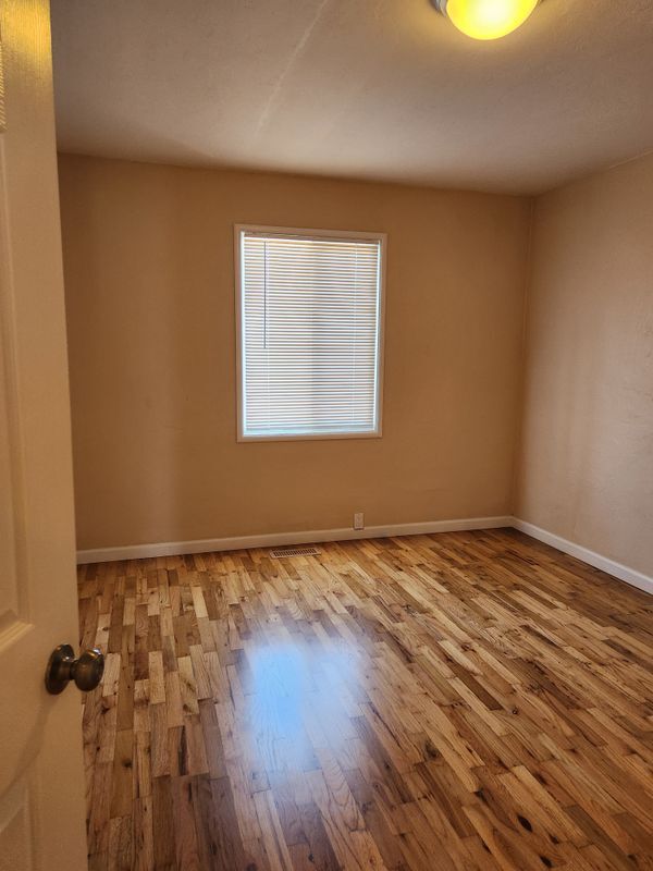 Building Photo - 1605 Flores St