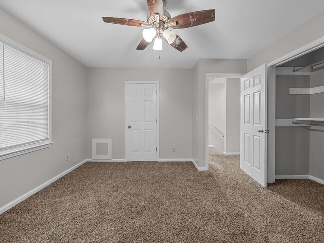 Building Photo - Charming 2BR/1.5BA Townhouse – Pets Welcom...