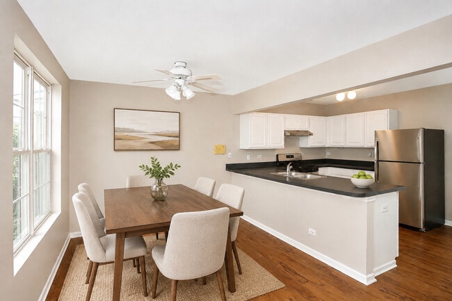 Building Photo - 979 Symphony Dr
