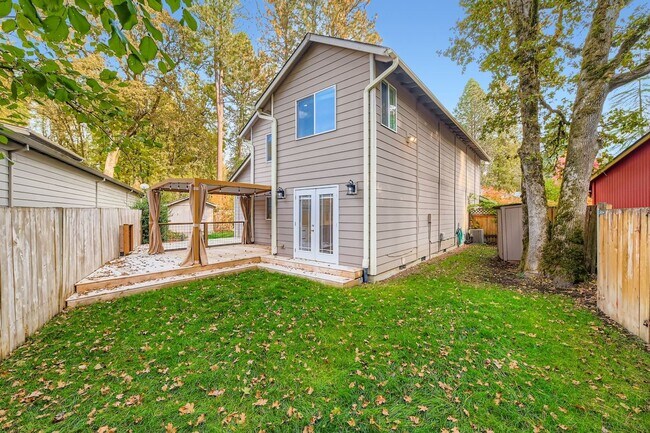Building Photo - 3BR/3BA Beaverton Home — Central A/C, Vaulted Ceilings, Fenced Yard & 2-Car Garage | No HOA