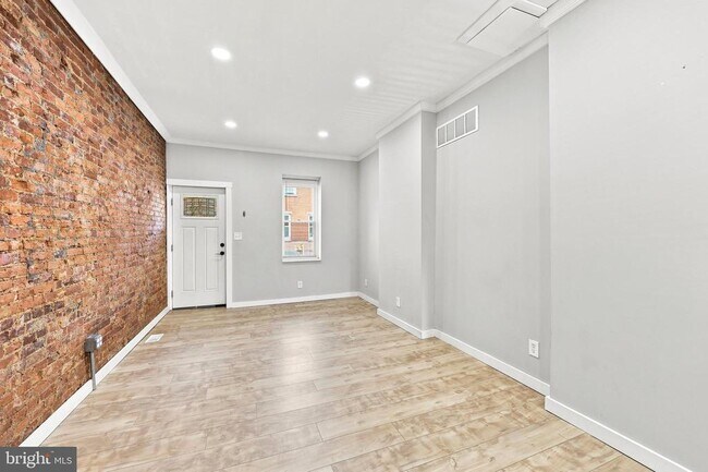 Building Photo - 2307 N Mascher St
