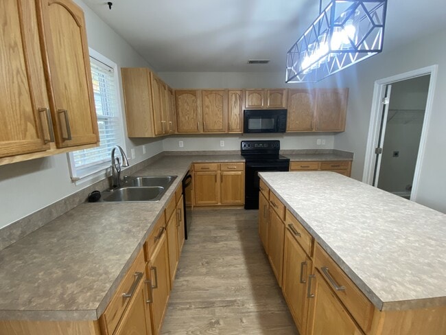 Building Photo - 406 Arbor Oaks Dr