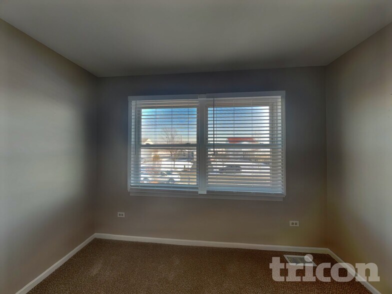 Building Photo - 2005 Alpine Way