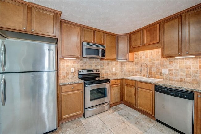 Building Photo - 280 Winding River Dr