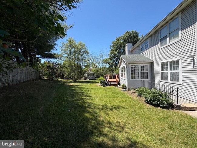 Building Photo - 407 Tamarack Cir