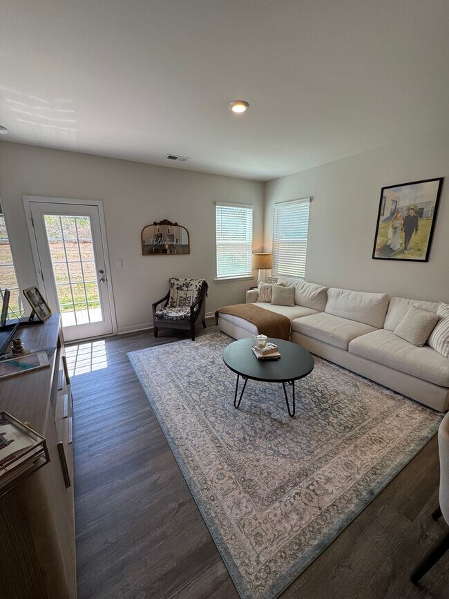 Building Photo - New Construction 3 bed 2 Bath Home in the Hamptons at Hickory! Prime Location!