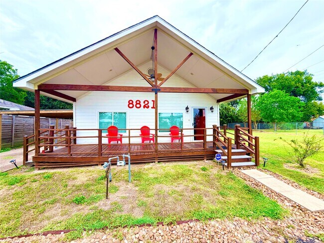 Building Photo - 8821 Woodruff St
