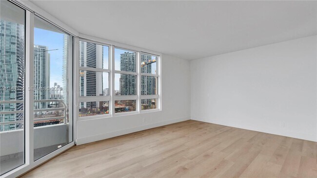 Building Photo - 555 NE 34th St