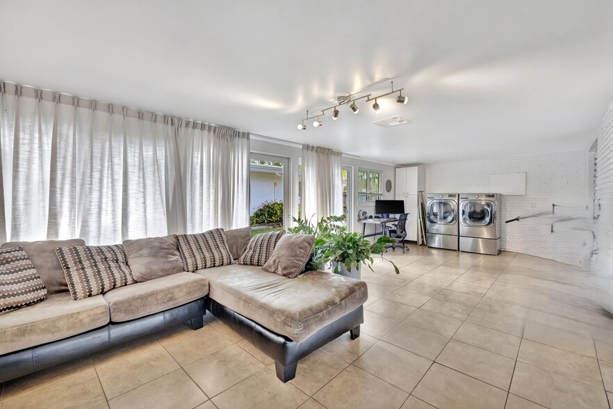 Sunroom - 602 NE 37th St