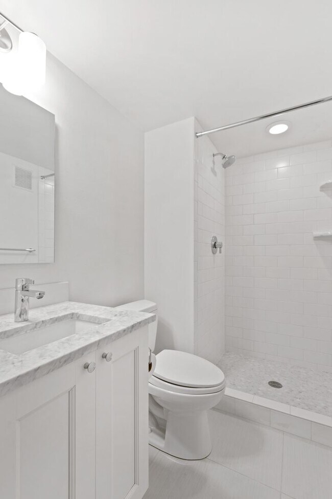 Building Photo - 3Bd/3Ba Seattle Townhome