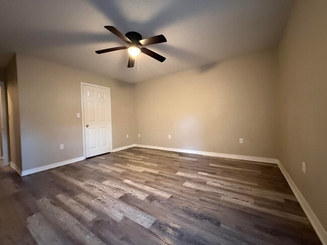 Building Photo - 192 Mary Ln