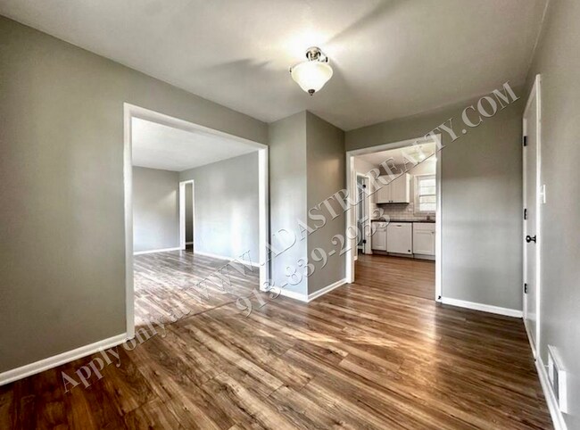 Building Photo - MOVE IN SPECIAL!! Updated 3 Bed 1 Bath Home In Independence-Available NOW!! MOVE IN SPECIAL $300 ...