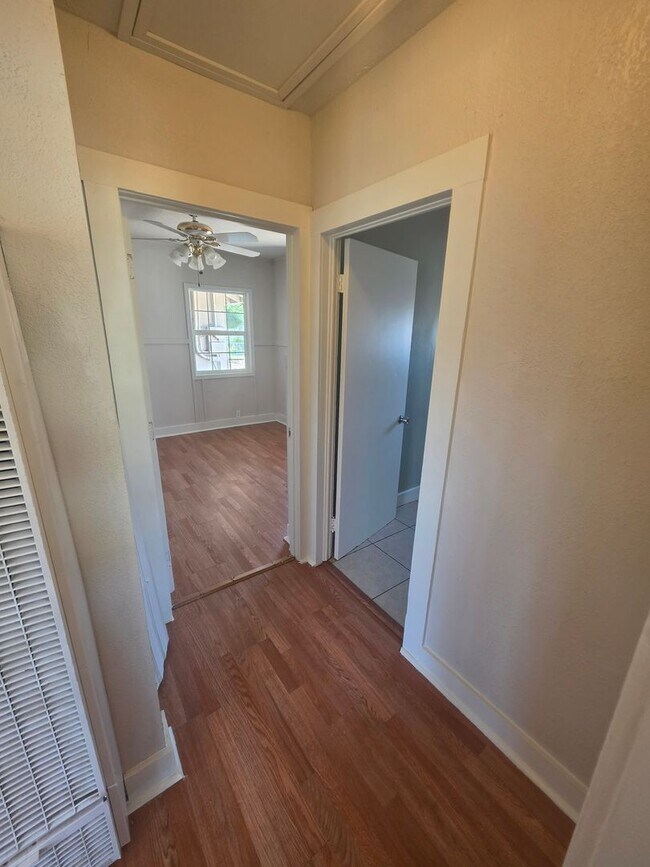 Building Photo - Duplex For Rent in Corning!