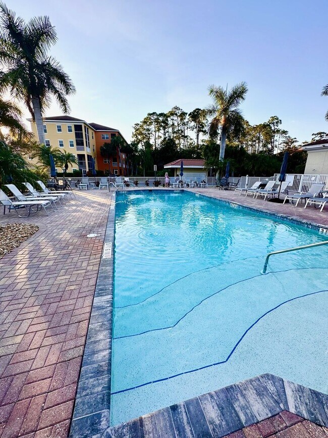 Building Photo - Seasonal 3-Bed Condo Rental in the Heart of Naples – AVAIL DEC/JAN, APRIL-FORWARD