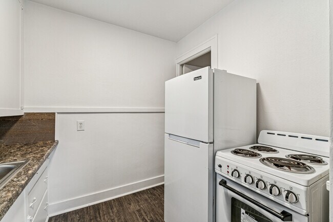 Building Photo - 907