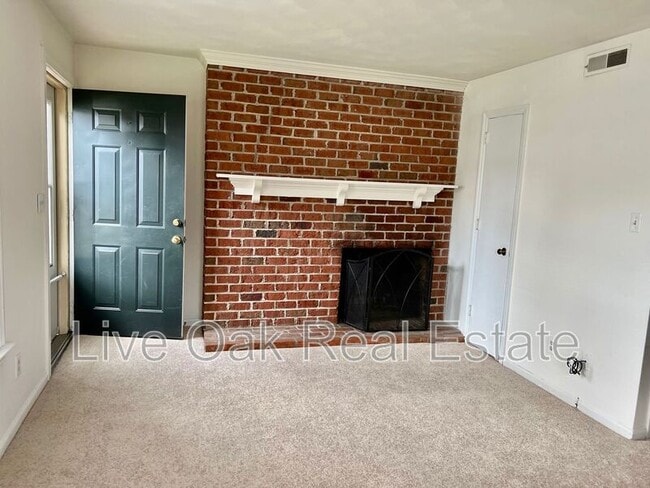 Building Photo - 1317 Cypress Ave