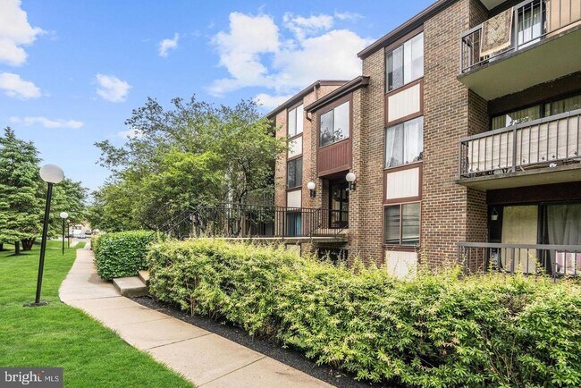 Building Photo - 9702 Kingsbridge Dr