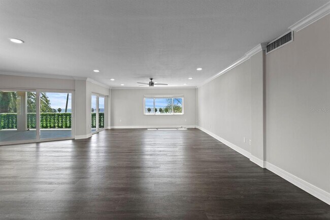 Building Photo - 1200 N Shore Dr NE