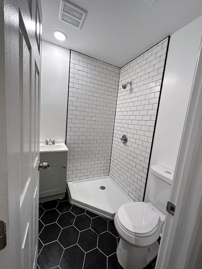 Building Photo - EAST BALTIMORE RENOVATED TOWNHOME CLOSE TO...