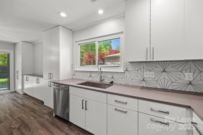 Building Photo - 6801 Stillmeadow Dr