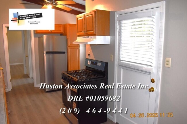 Building Photo - 3936 Dennis Ave