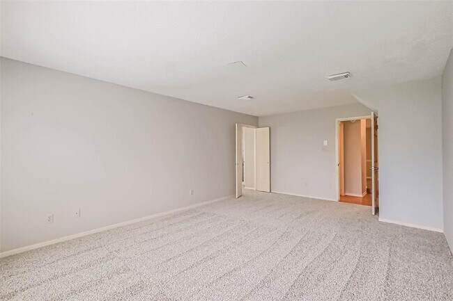 Building Photo - 10218 Hedge Way Dr