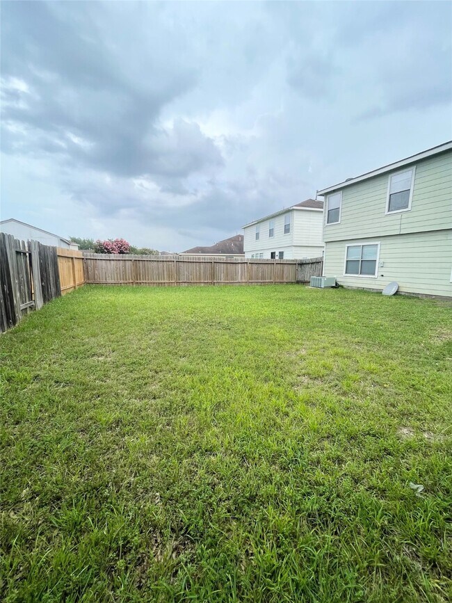 Building Photo - 8106 Sanders Forest Ct